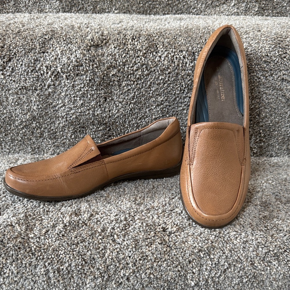 Naturalizer Tan Leather Loafers